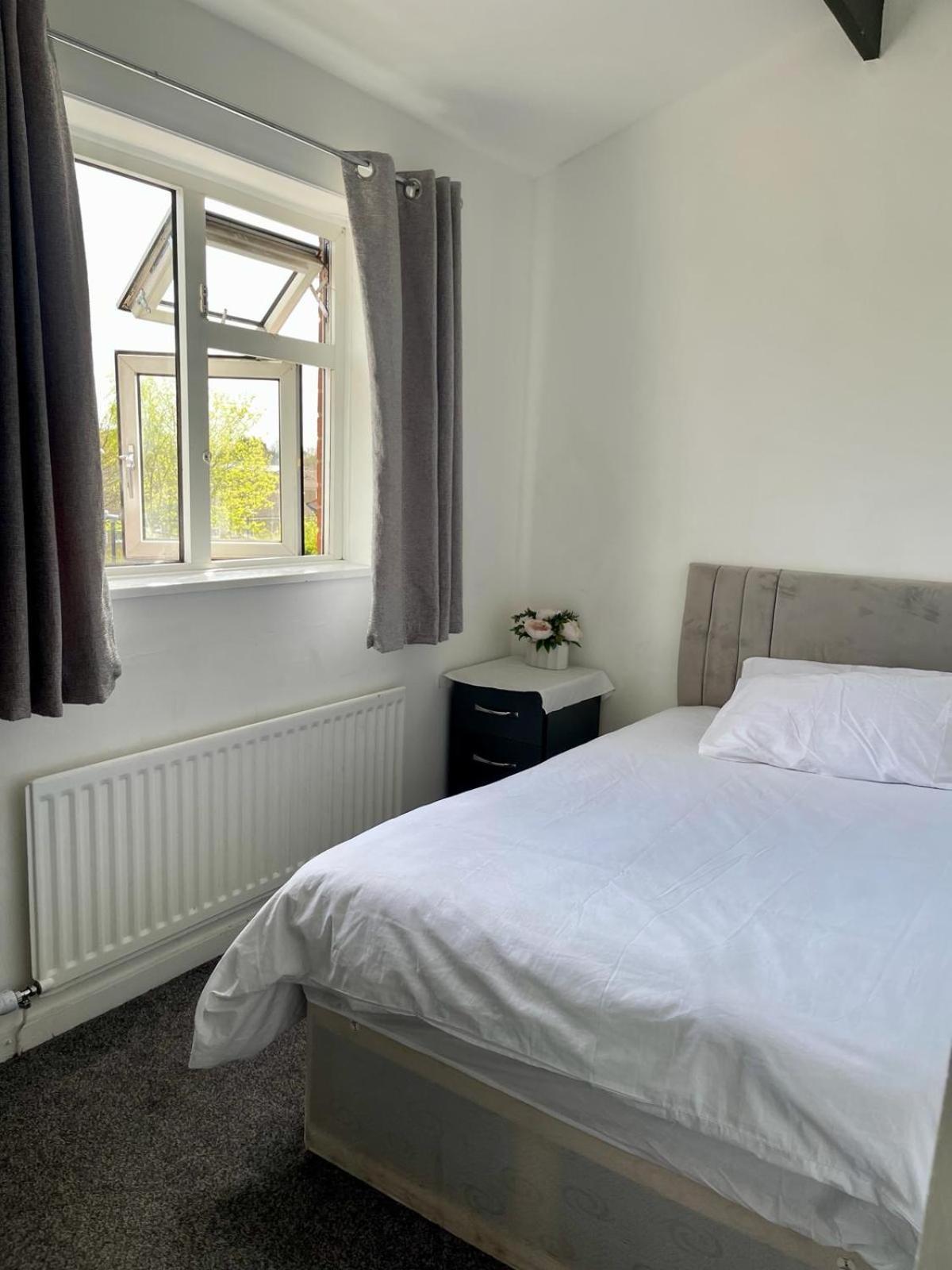 Homestays-Close To Coventry City And University I Free Parking I Wi-Fi Exterior photo
